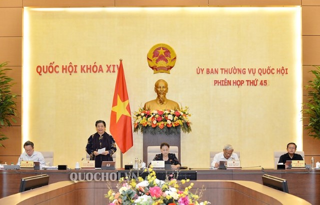 ỦY BAN THƯỜNG VỤ QUỐC HỘI CHO Ý KIẾN VỀ VIỆC THỰC HIỆN, TRIỂN KHAI NGHỊ QUYẾT SỐ 88/2014/QH13 CỦA QUỐC HỘI VỂ ĐỔI MỚI CHƯƠNG TRÌNH, SÁCH GIÁO KHOA GIÁO DỤC PHỔ THÔNG